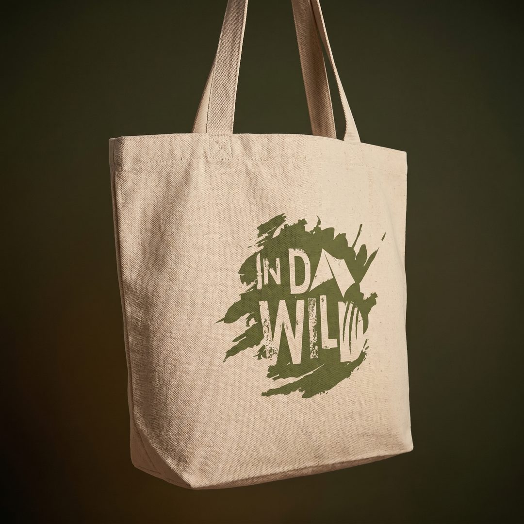 Tote Sendero — bolsa de algodón crudo con silueta de montaña e INDAWILD